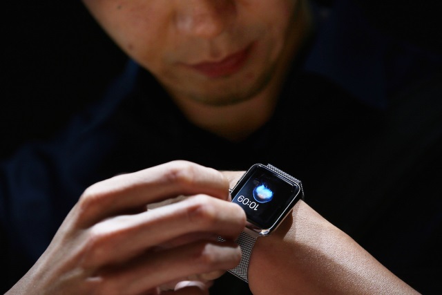 Apple Watch уже умеет взаимодействовать с CarPlay