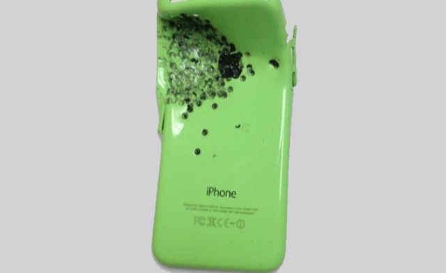 iPhone 5C спас хозяина от выстрела из дробовика