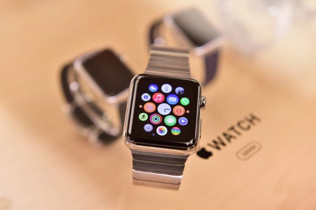 Apple Watch появились в розничных магазинах