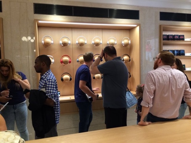 Интерьер магазинов Apple Store будет обновлен