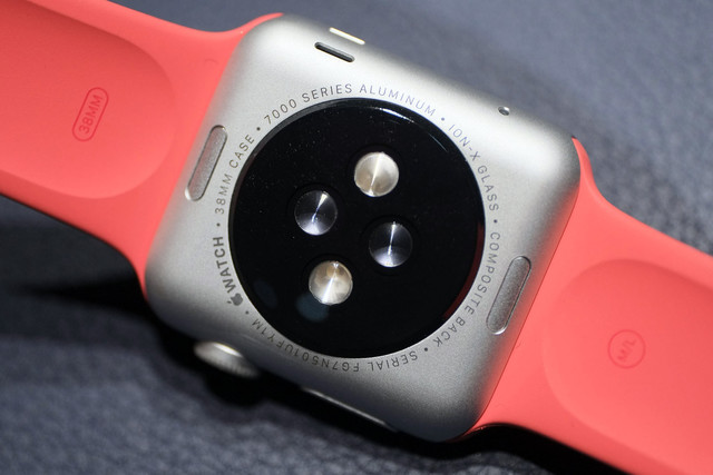 Apple: случайный выбор времени для измерения пульса в Watch OS 1.0.1 введен специально