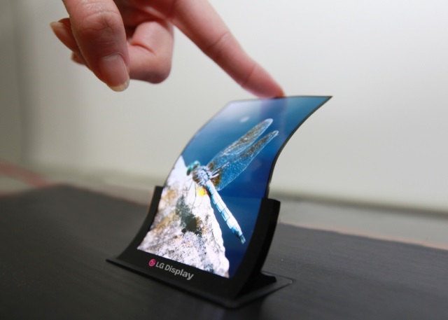 Apple собирается использовать гибкие OLED-дисплеи в iPhone уже через три года