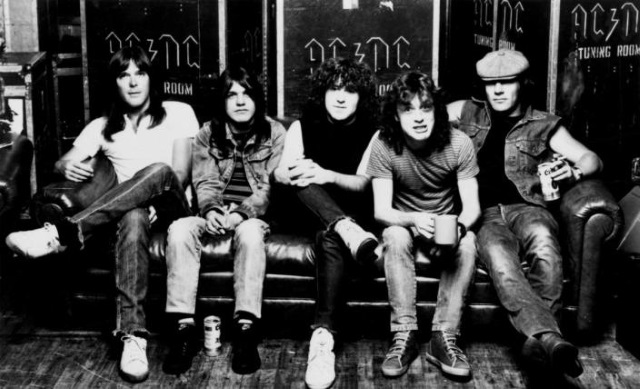 Легендарная группа AC/DC будет доступна для прослушивания на Apple Music