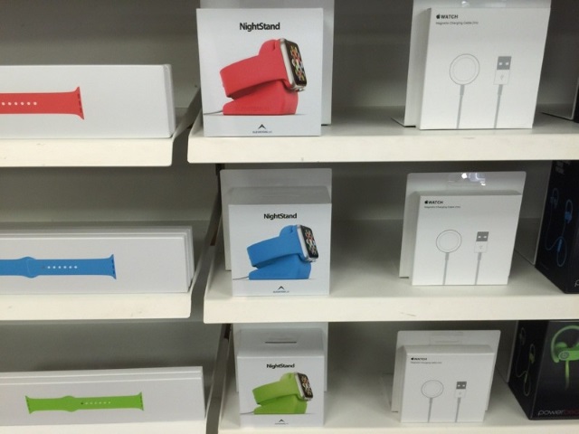 В Apple Store начали продаваться аксессуары для Apple Watch от сторонних производителей