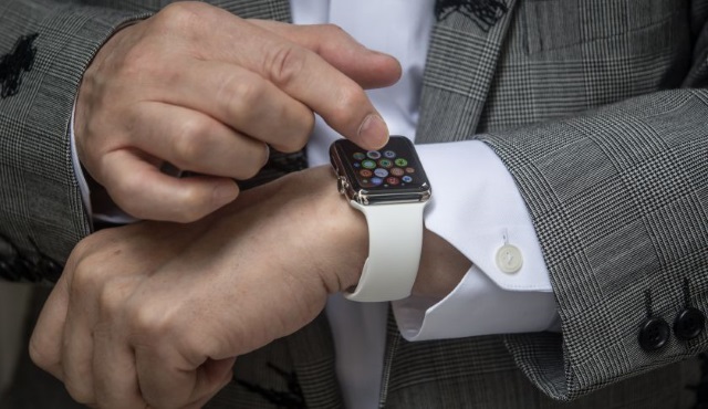 Тим Кук заявил о постепенно повышающихся продажах Apple Watch