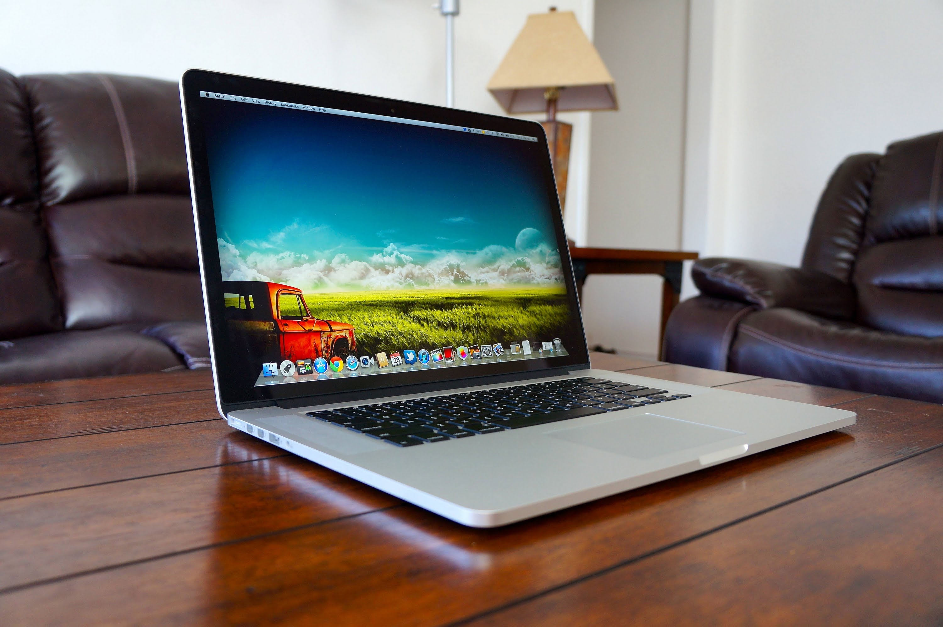 Apple бесплатно заменит дисплей MacBook Pro с проблемным антибликовым слоем