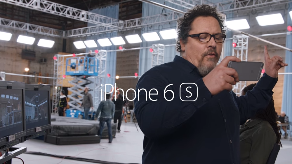 Apple и Джон Фавро прорекламировали возможности Siri на iPhone 6s