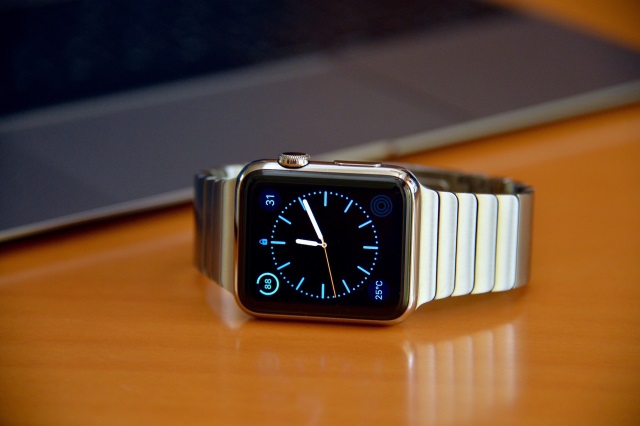 Интерес покупателей к Apple Watch не падает