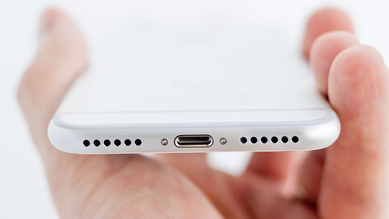 Apple откажется от аудиоразъема в iPhone 7 и неплохо заработает на этом