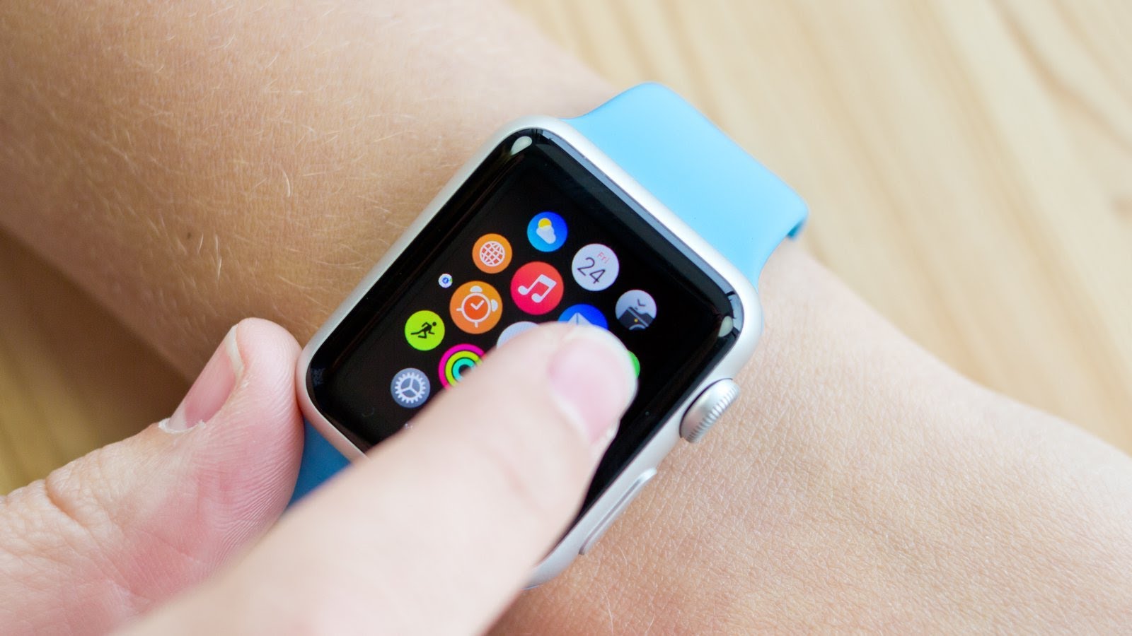 За третий квартал 2015 года Apple продала 3,9 млн Apple Watch