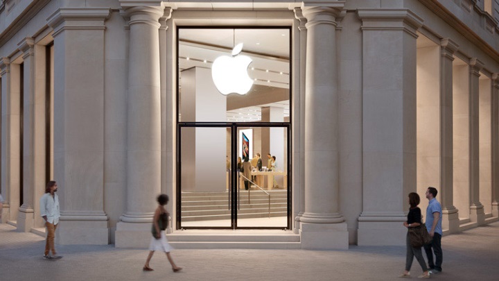 В Apple внезапно решили обновить штат магазинов Apple Store