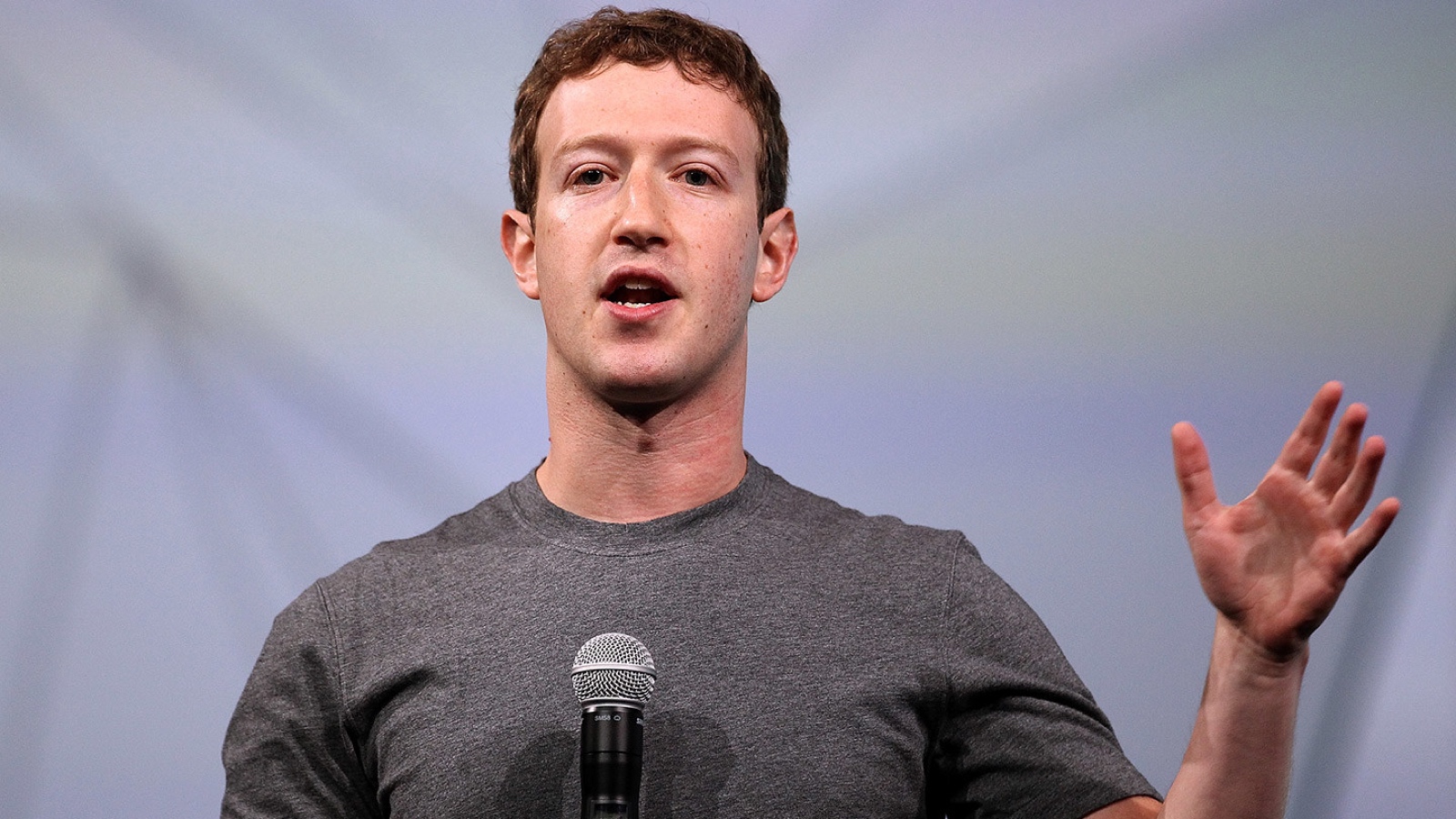 Основатель Facebook поддержал Apple в деле Сан-Бернардино