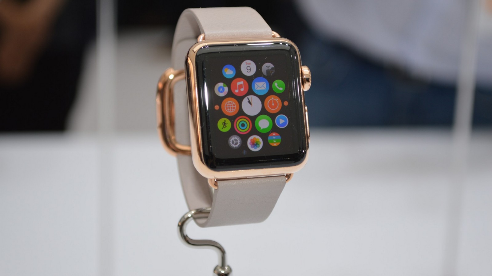 Подборка невероятных слухов об Apple Watch 2
