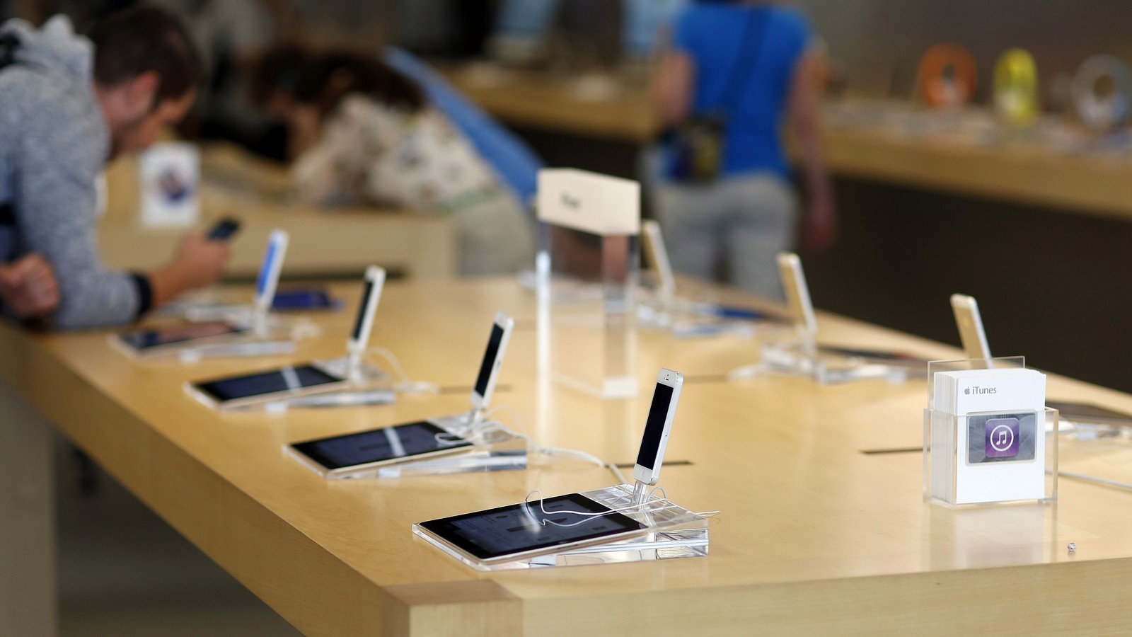 Apple продаст свой миллиардный iPhone уже этим летом