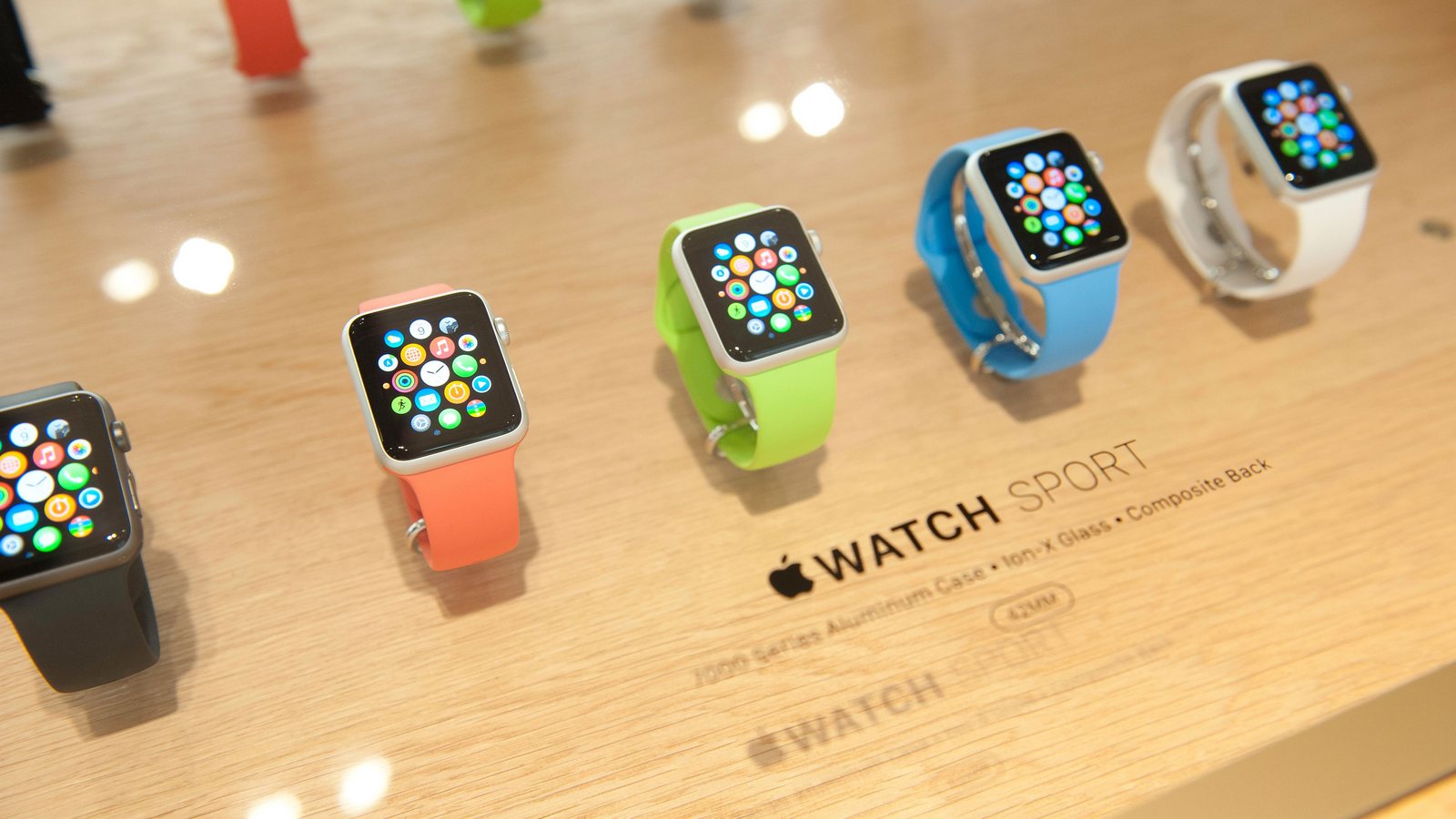 Чему обязан ошеломительный успех Apple Watch