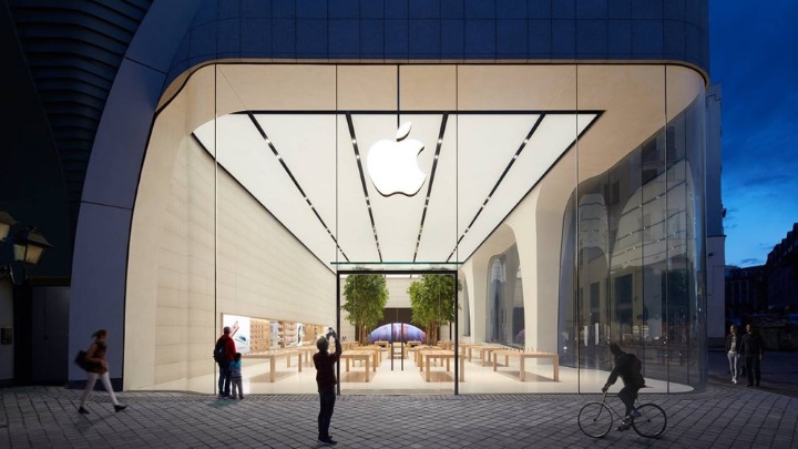 Apple продолжит обновлять свои фирменные магазины
