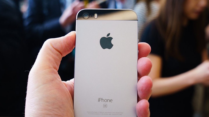 16-гигабайтный iPhone SE вдвое популярнее модели на 64 ГБ
