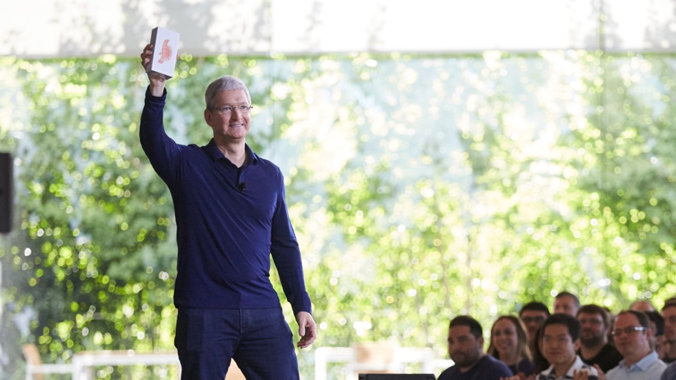 Официально: компания Apple продала миллиардный iPhone
