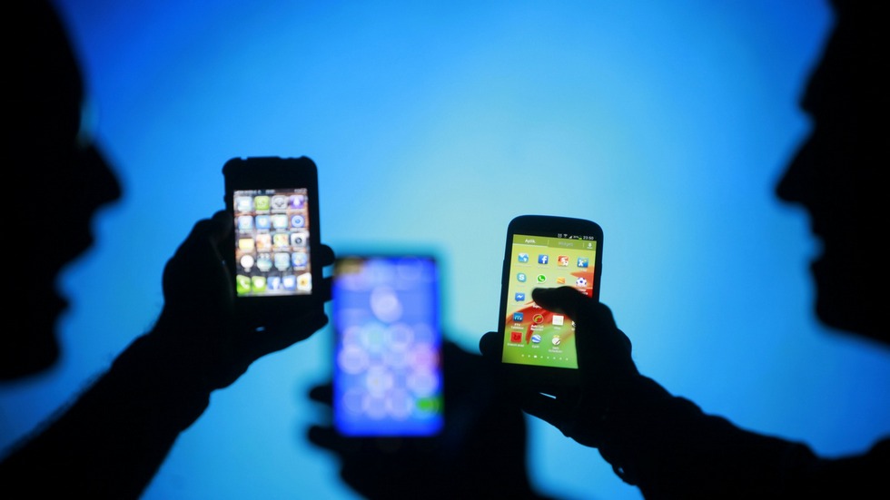 Россияне все чаще предпочитают смартфонам кнопочные телефоны
