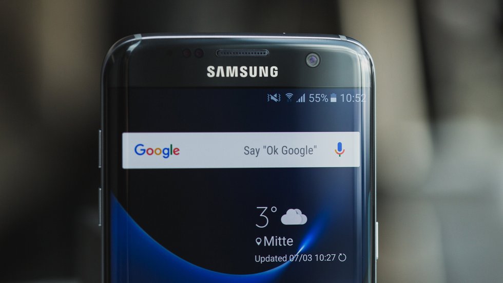 Смартфоны Samsung взрываются, клиенты — радуются