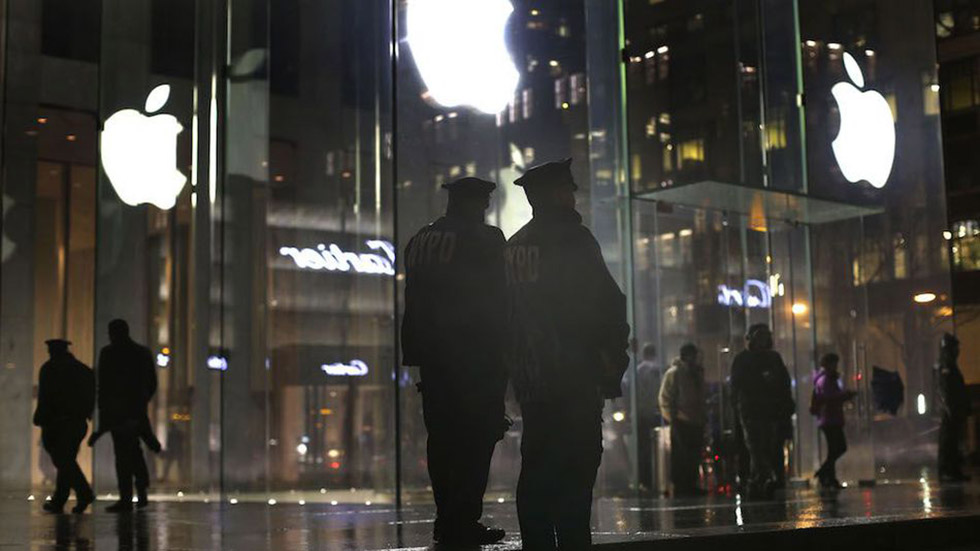 Молниеносные грабители дважды за три дня обворовали Apple Store