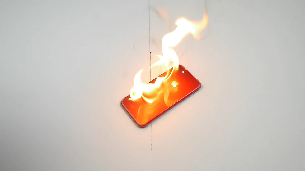 Красный iPhone 7 имеет защиту от огня?