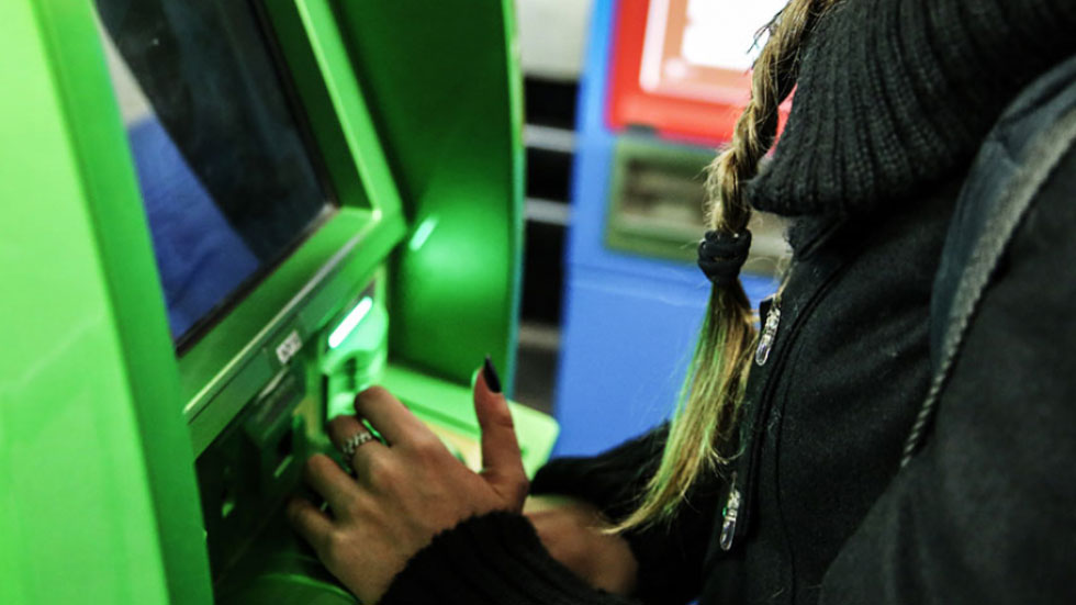 В России в банкоматы планируют встроить сканер распознавания лиц
