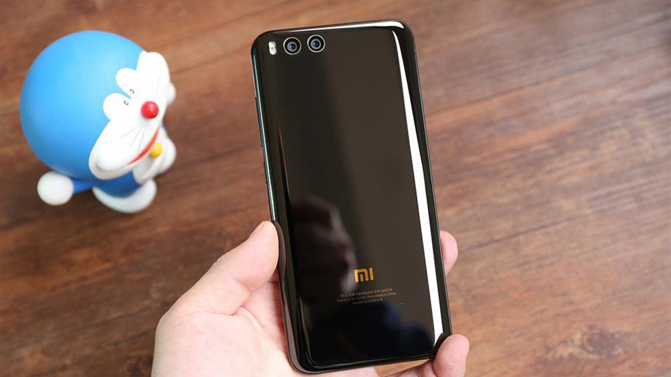 Xiaomi назвала российскую цену флагмана Mi 6