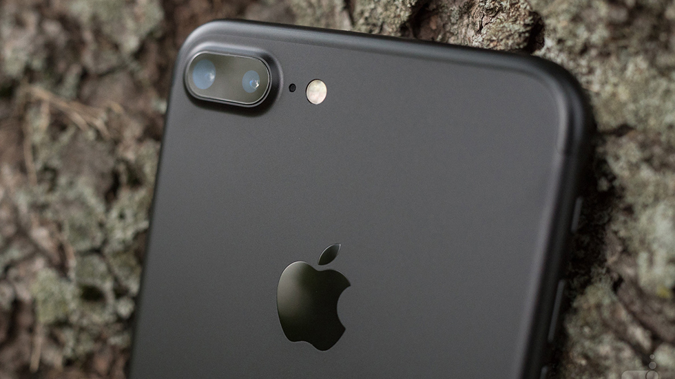 iPhone 7 сохраняет лидерские позиции даже через 9 месяцев после выхода