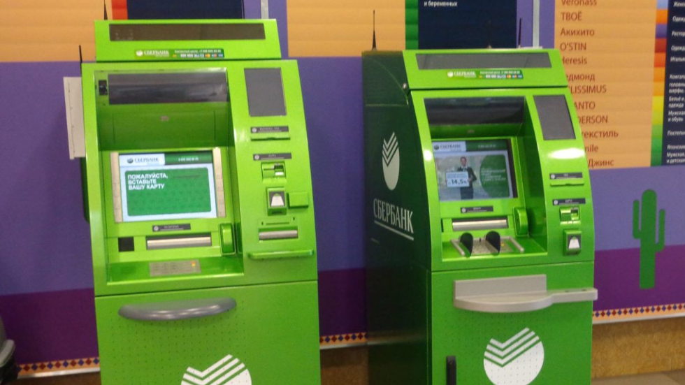 «Сбербанк» представил свой первый банкомат со сканером лиц