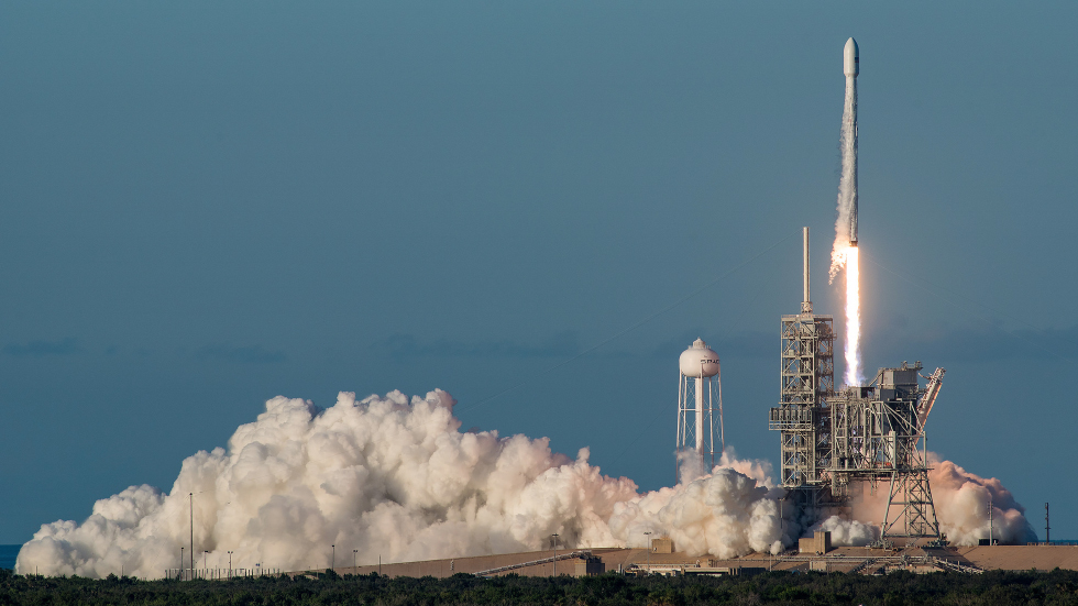  SpaceX успешно запустила еще одну ракету Falcon 9 и вывела на орбиту спутник