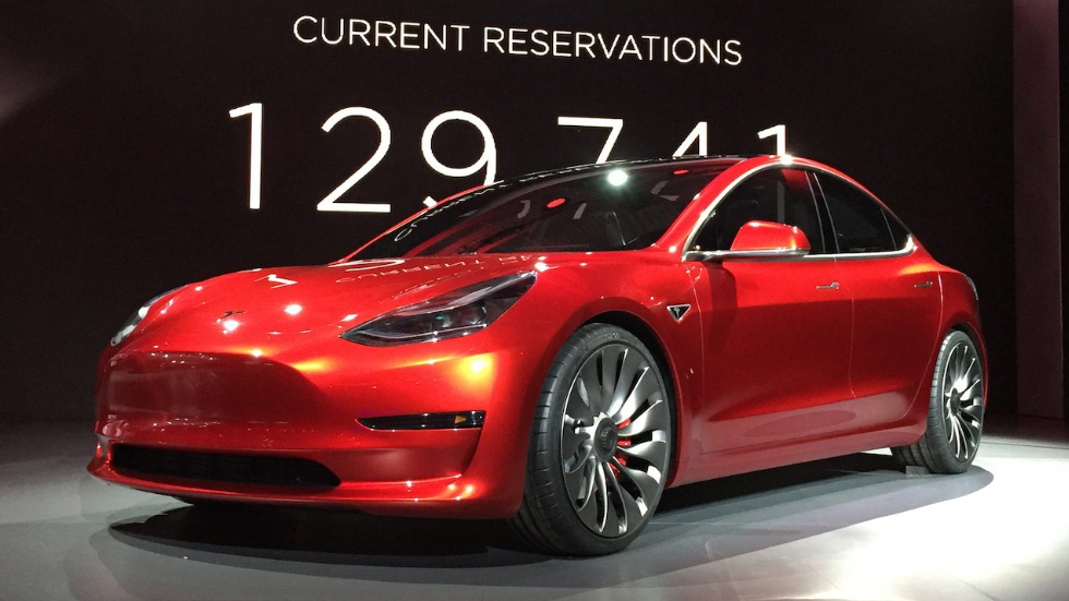 Заказавшие Tesla Model 3 сегодня, получат авто в 2019 году