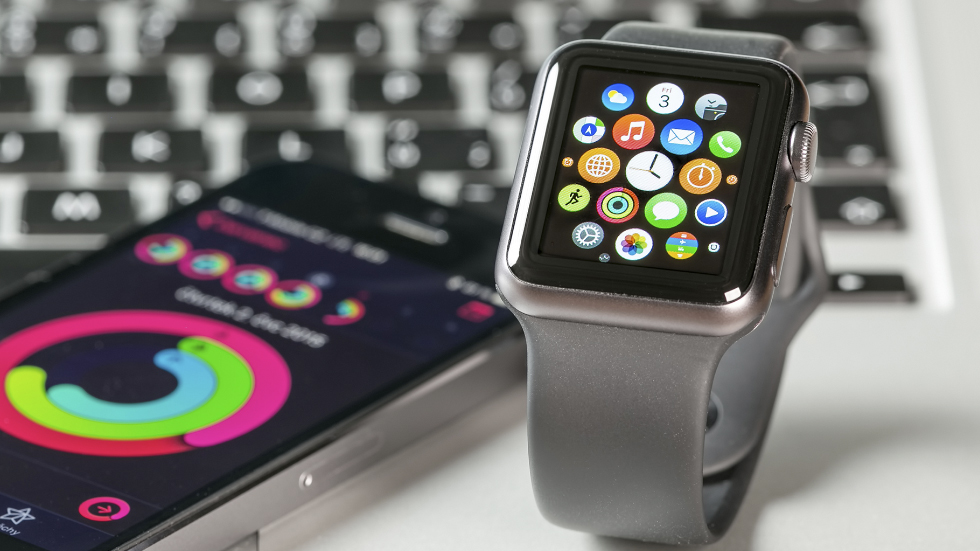 Apple Watch спустились на третью строчку по популярности среди носимых аксессуаров