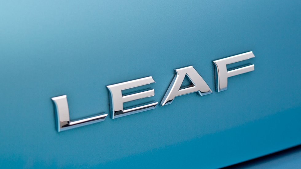 Nissan выпустил тизер обновленного электрокара Nissan Leaf 2018