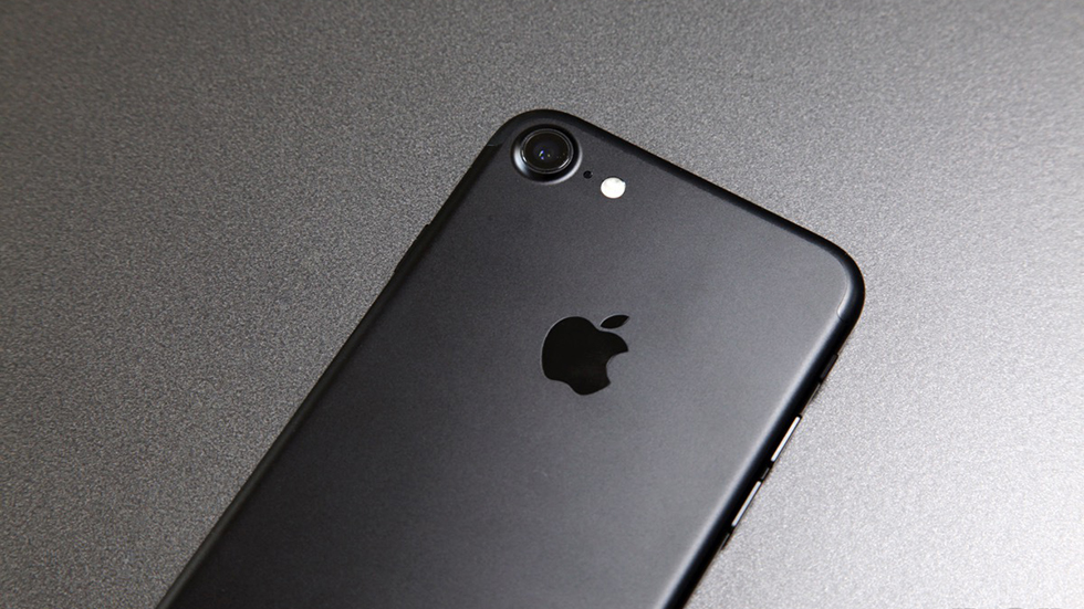 Цена iPhone 7 рухнула до рекордно низкой в России