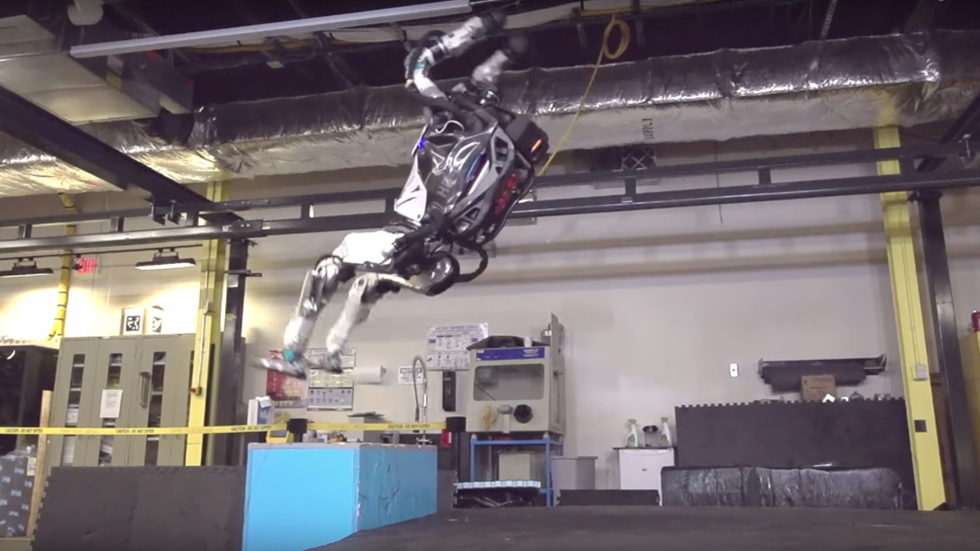 Робот Boston Dynamics научился прыгать и делать сальто (видео)