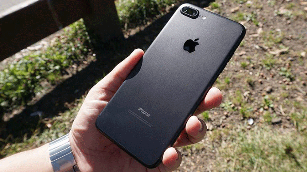 Apple выпустит доступный 6,1-дюймовый iPhone с металлической крышкой в 2018 году