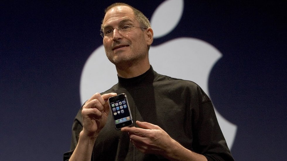 Стив Джобс представил iPhone
