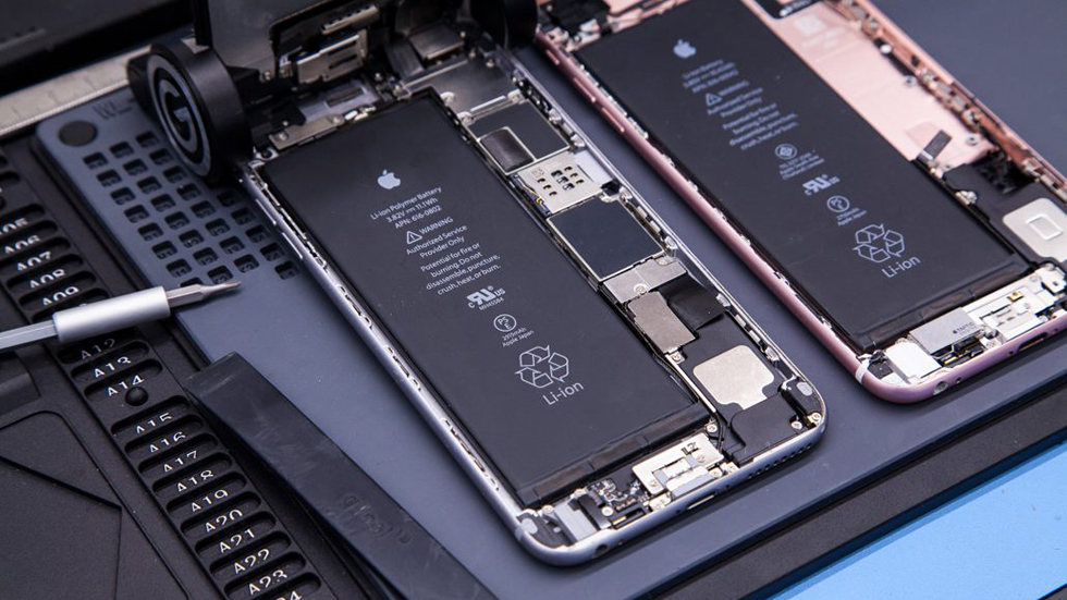 Пользователи массово меняют аккумуляторы в iPhone — у Apple не хватает батарей