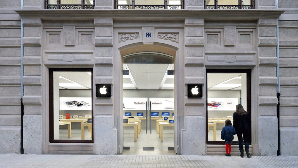 Еще один Apple Store эвакуирован из-за возгорания батареи iPhone