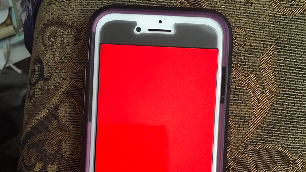 Некоторые iPhone 8 подвержены ошибке «красного экрана смерти», из-за которой смартфонами невозможно пользоваться