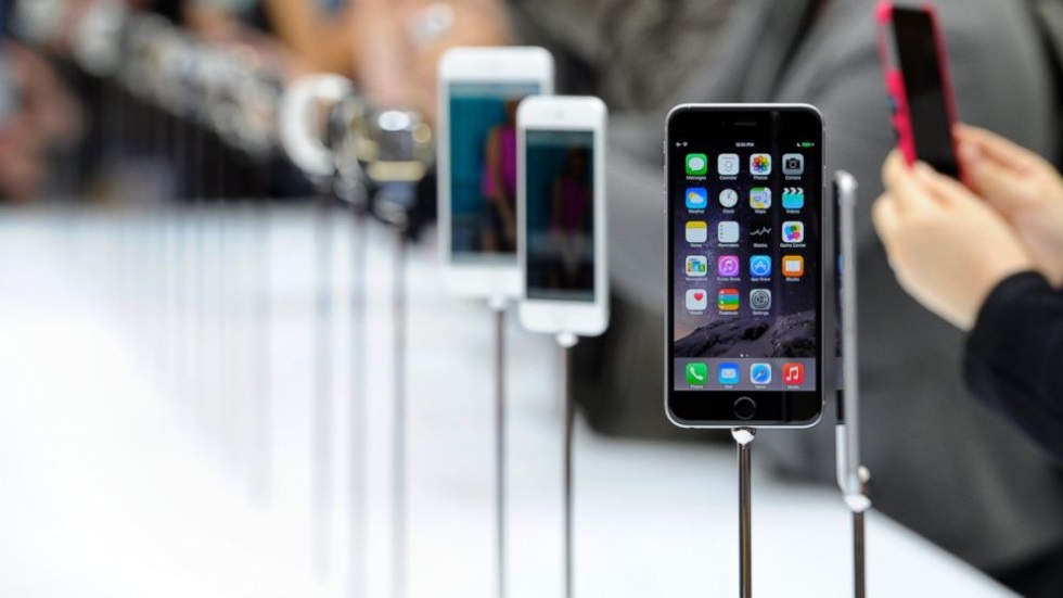 Российские магазины посоветовали покупать iPhone и другую технику прямо сейчас