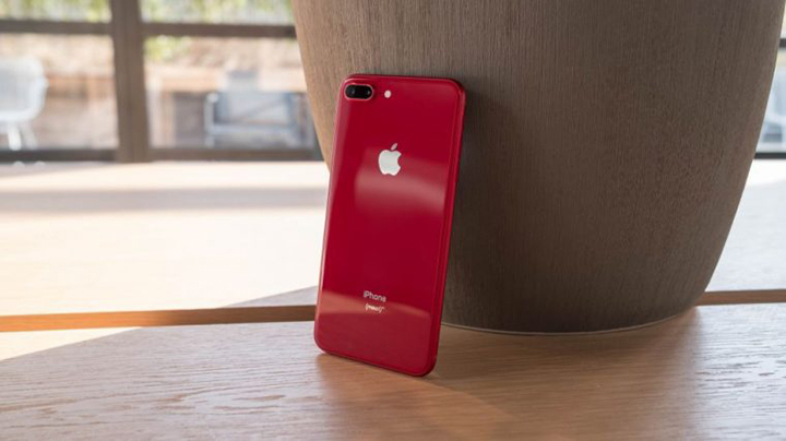 «Билайн» первым снизил цены на красные iPhone 8 и iPhone 8 Plus