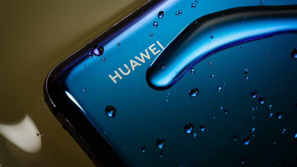 Революционный складной смартфон Huawei с гибким экраном уже в производстве