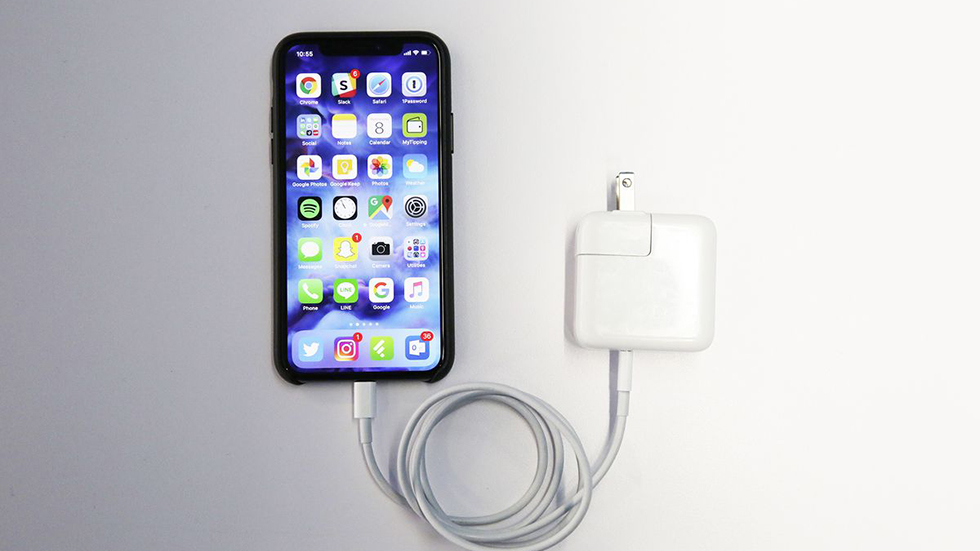 Все iPhone 2018 года будут комплектоваться мощным зарядным устройством для быстрой зарядки