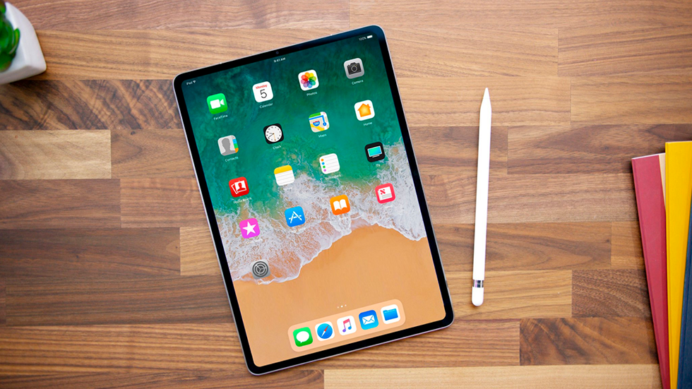 iPad Pro 2018 с загадочным элементом «засветился» на чертежах