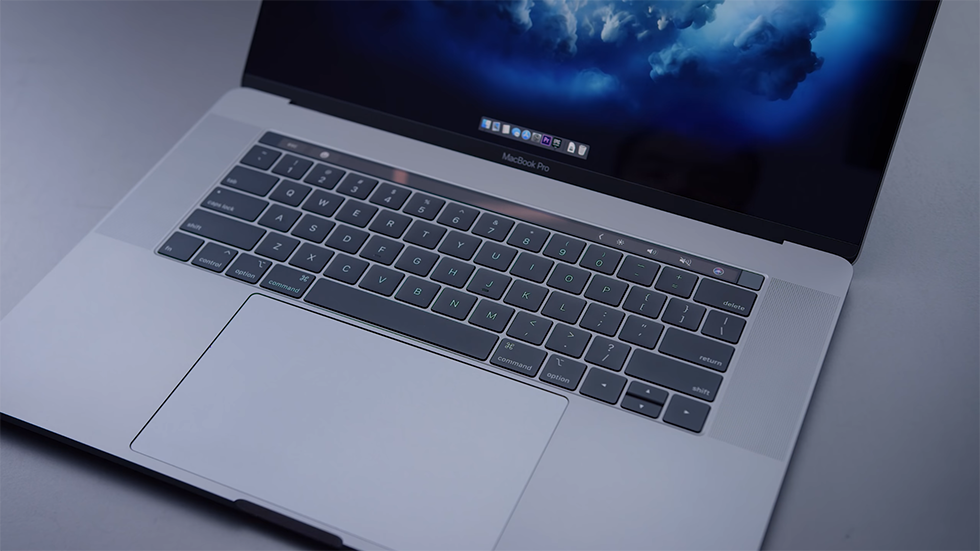 MacBook Pro 2018 не справляется со своим мощным процессором