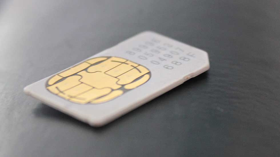 Власти хотят перевести всех россиян на SIM-карты нового типа — их нужно постоянно менять