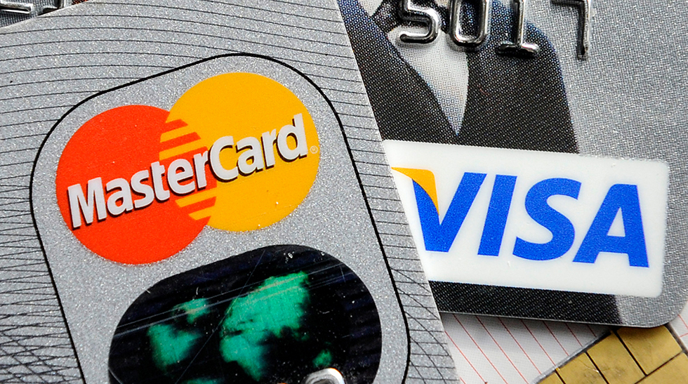Visa и MasterCard разрешили россиянам переводить деньги по номеру телефона с комиссией и ограничениями