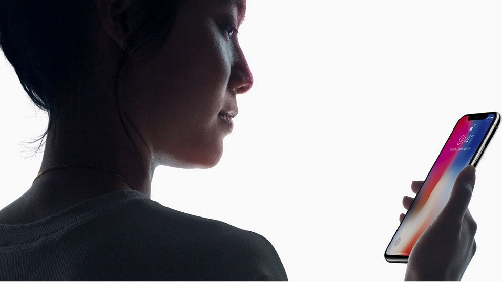 Apple делает ставку на Face ID, пока другие мучаются со сканерами в экране